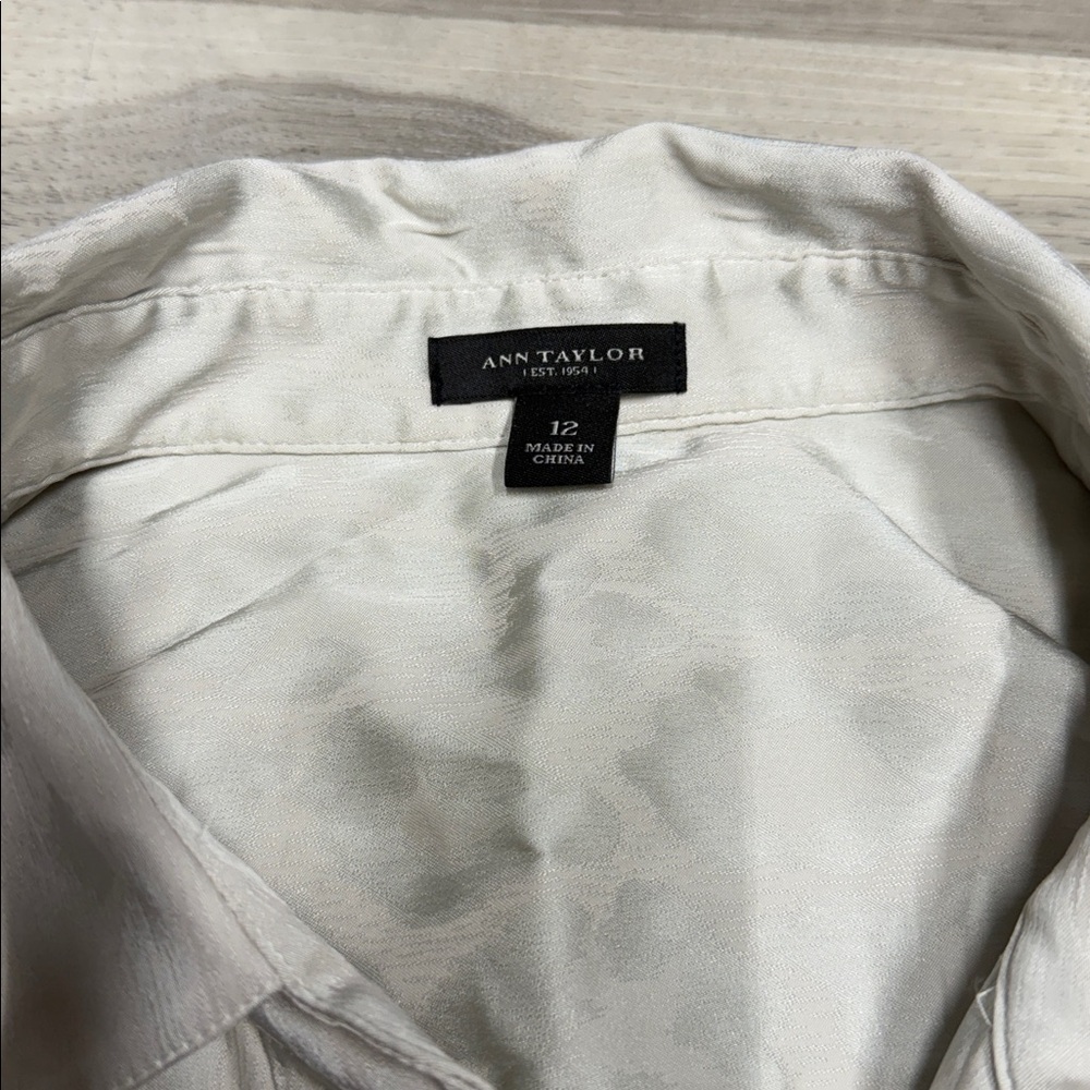 Ann Taylor wrap blouse size 12 - Picture 4 of 7